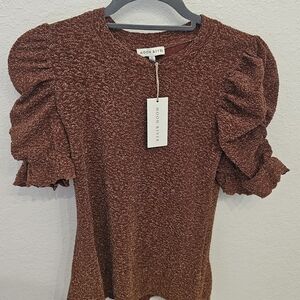 Moon River Women's Rust Puff Sleeve Blouse